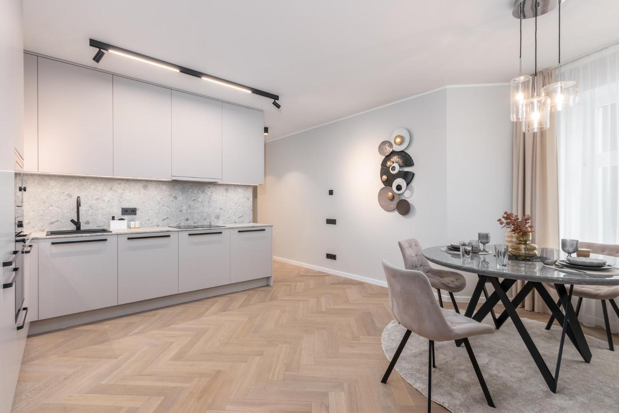 Terrific First-class In Town Center Apartament